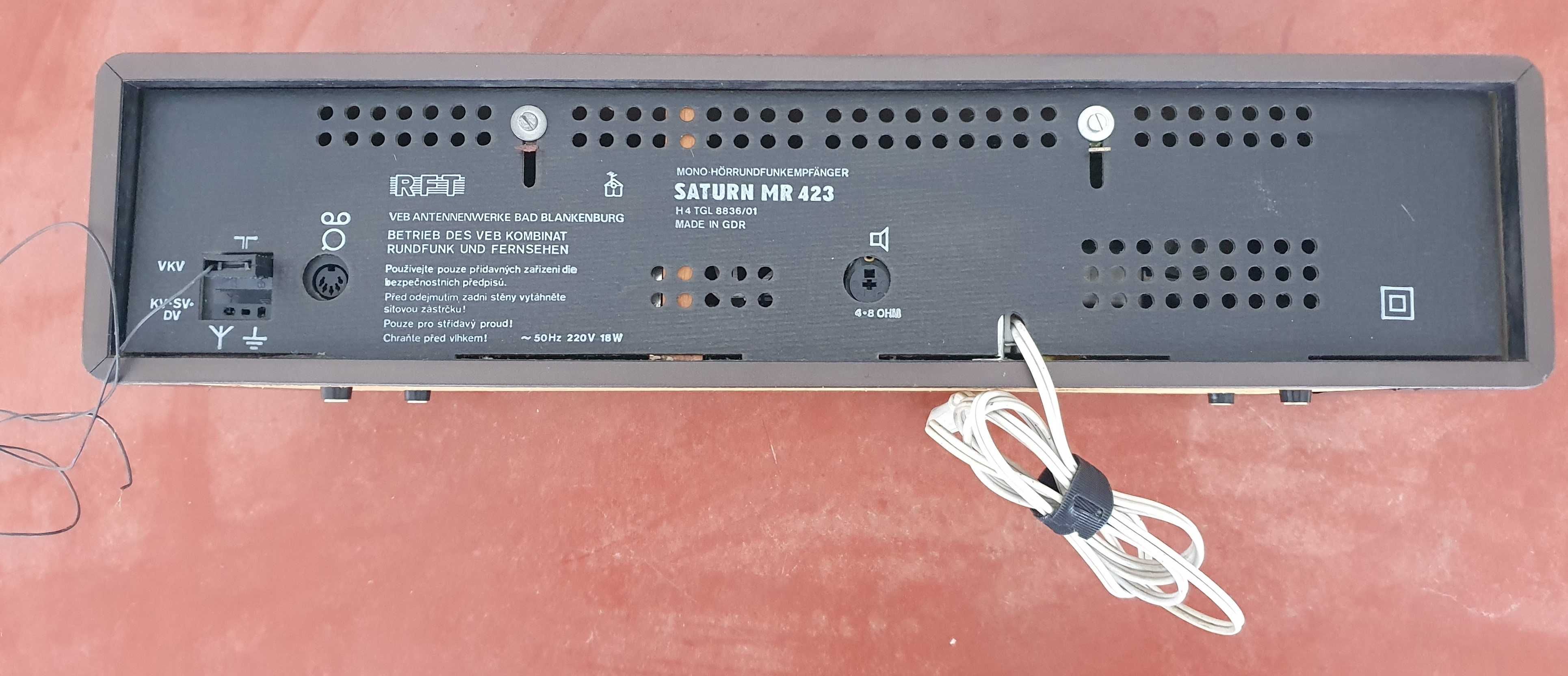 Retro rádio Saturn MR 423