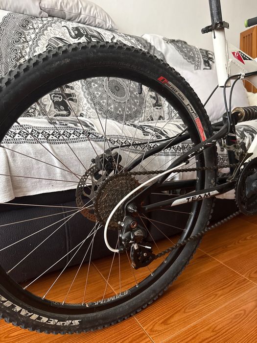 Vendo bicicleta BTT de 26”,