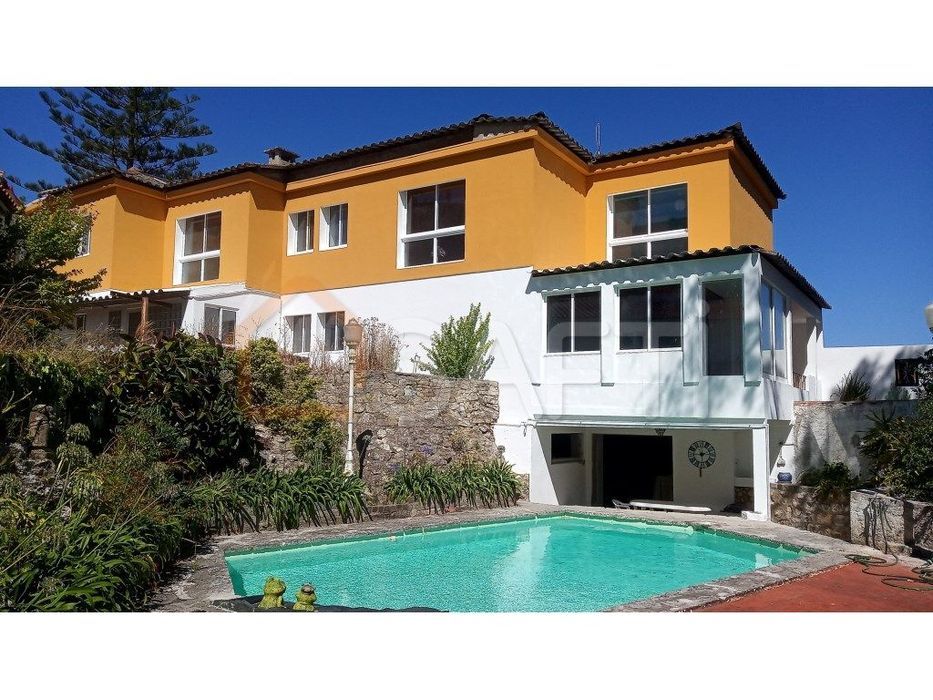 Espaçosa Moradia T6 + Anexo T2 - Oeiras - Oferta Escritura