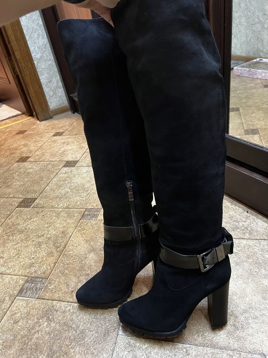 Нові Зимові замшеві сапоги на підборах