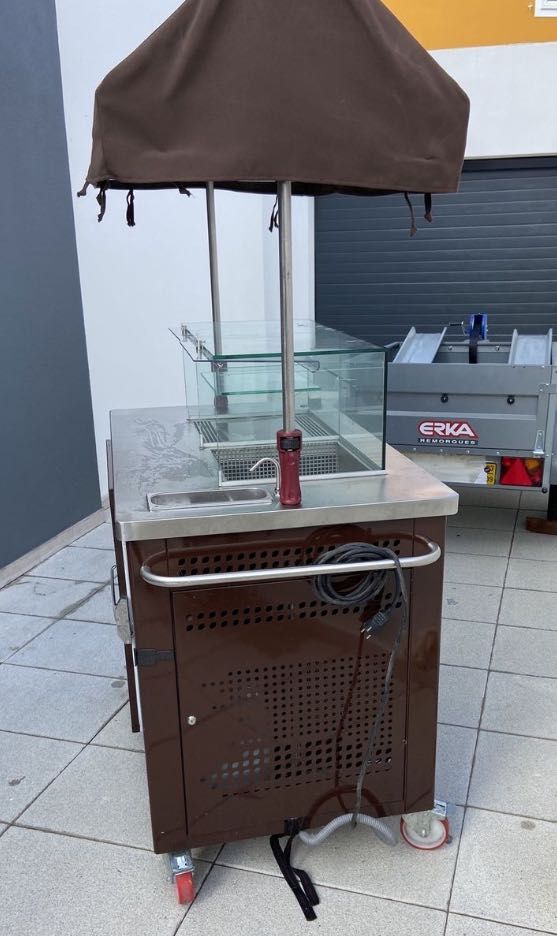 Carrinho móvel refrigerado com atrelado para transporte