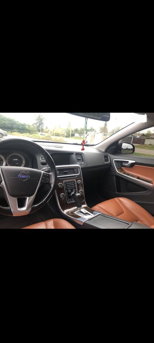 Volvo S60 T6 2012 3.0 L 6