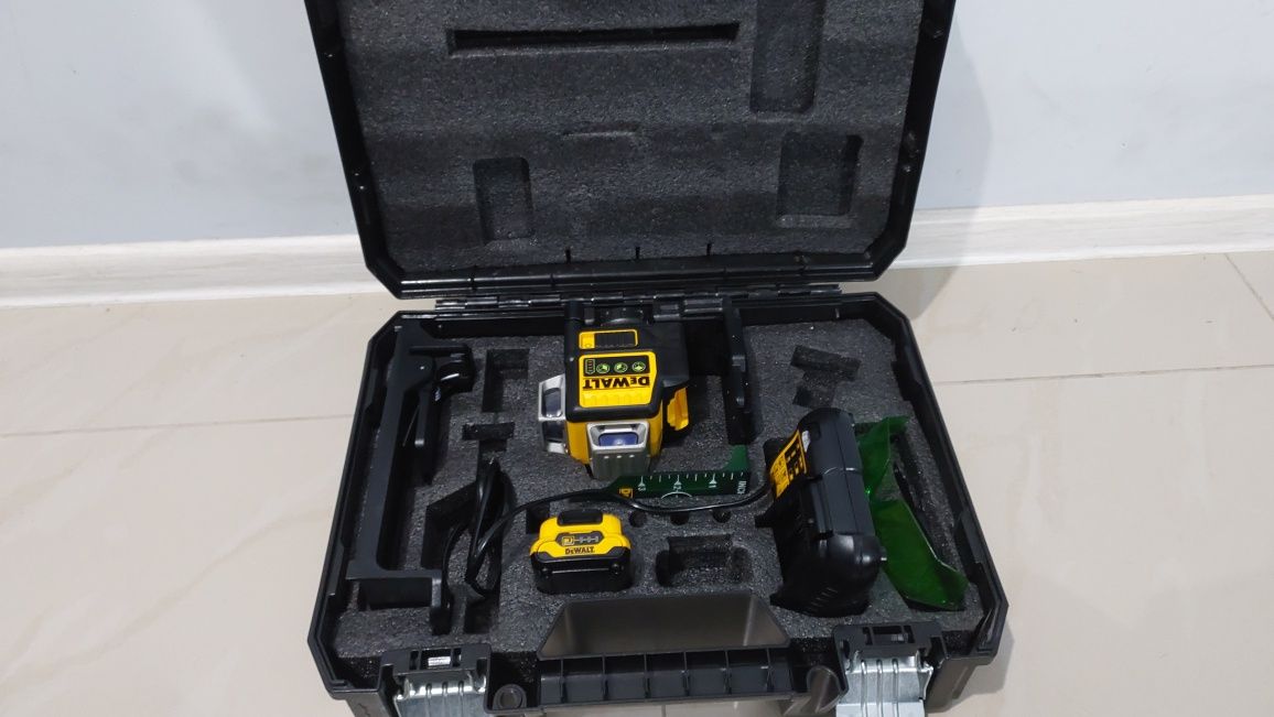 Dewalt Лазерний рівень в кейсі з акумулятором 2 Аг DeWALT DCE089D1G