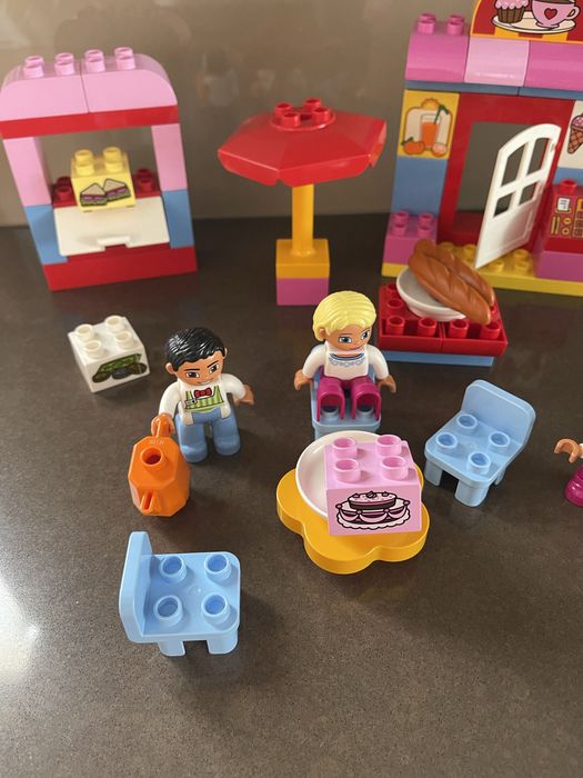 Lego duplo kawiarnia ludziki stoliki parasol i inne akcesoria