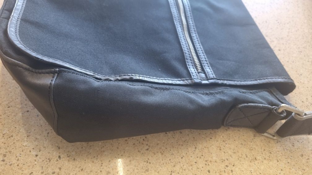 Torba męska czarna lacoste A4 laptop uczelnia biuro jeszcze całkiem OK