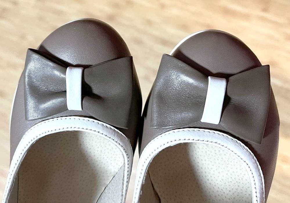 новые женские красивые туфли на танкетке