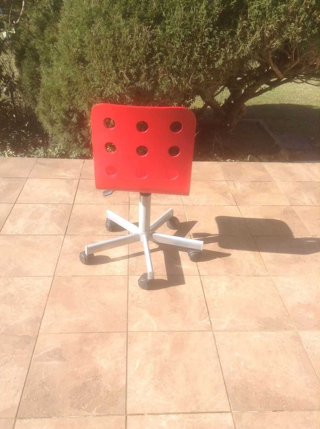 Dziecięce krzesło z reg. wysokością na obrotowych kółkach - IKEA.