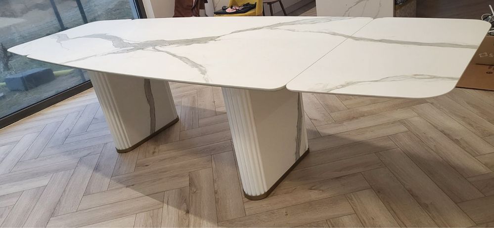 Piekny rozkladany stol ze spieku kwarcowego i stali producent nowy