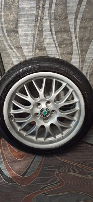 Продам диски r17 с резиной.