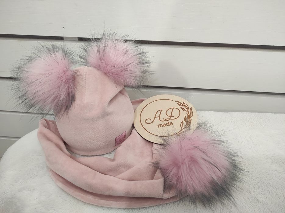 Piękny welurowy komplet Czapka pompony chusta