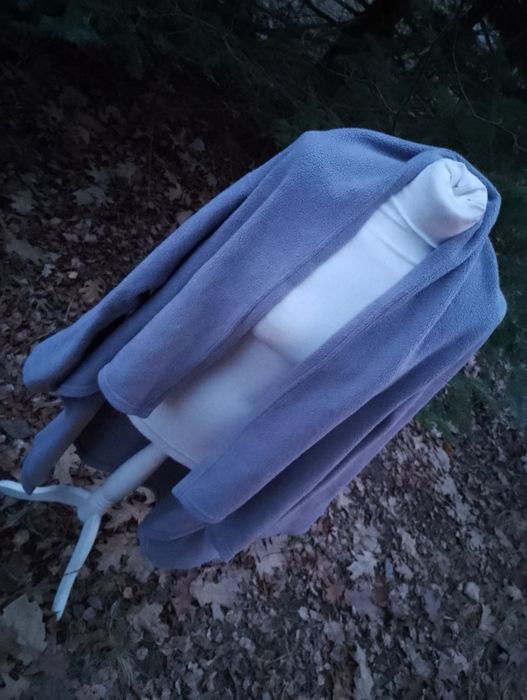 Szary polarowy sweter koc narzuta peleryna bez zapięcia r. uniwersalny