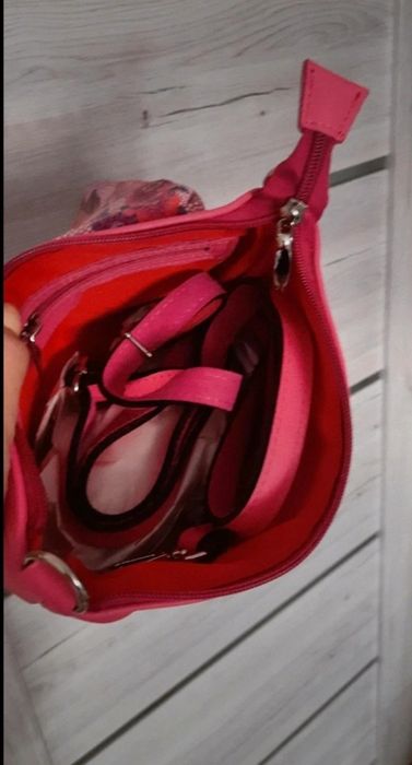 Nowa torebka listonoszka fuksja skora naturalna