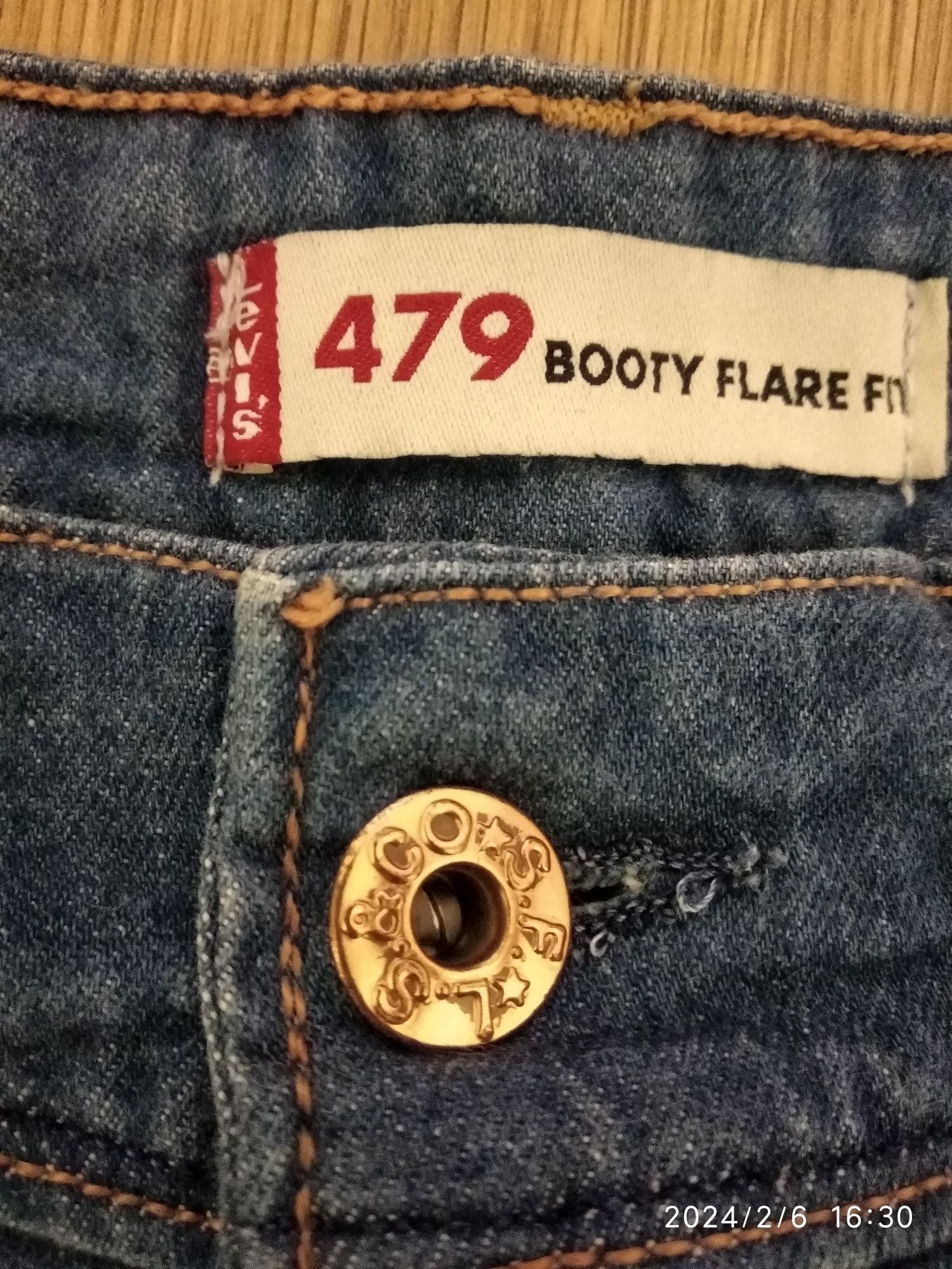 Джинсы Levi's 479 booty flare