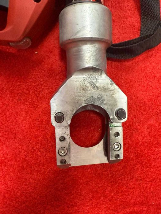 Elektrohydrauliczne nożyce do kabli EGC45