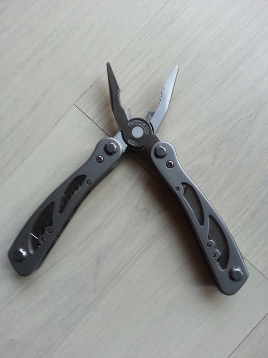 Narzędziewielofunkcyjne multinarzędzie multitool multi-tool 12 funkcji