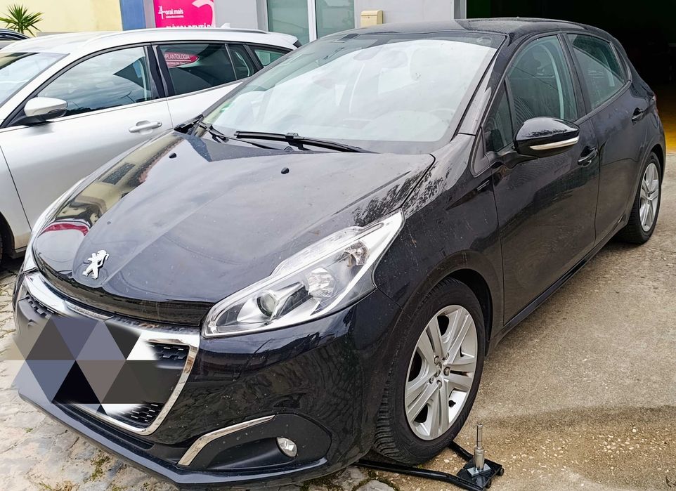 Peugeot 208 1.2i signature Ano 2019