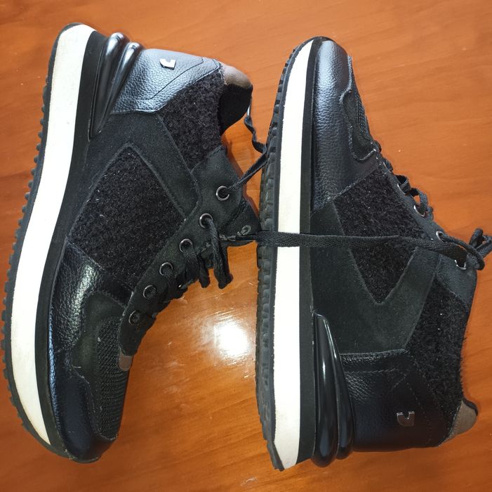 Par de ténis  - Gioseppe