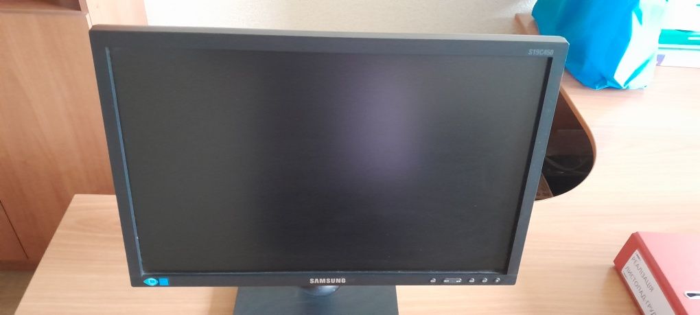 Монітор Samsung s19c450bw