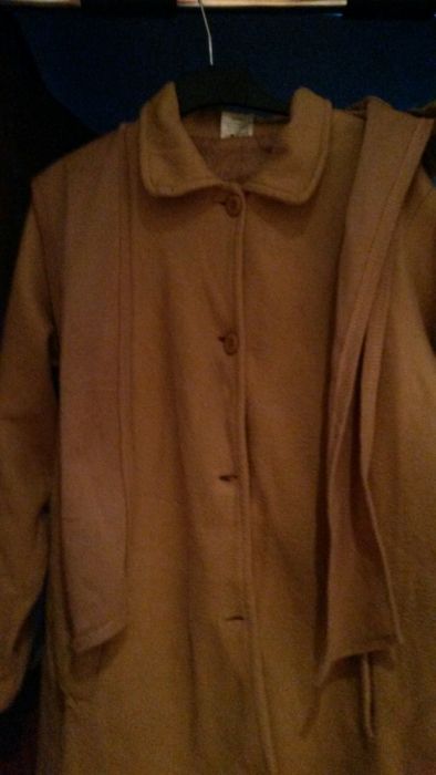 Lekki płaszczyk camelowy 40/42