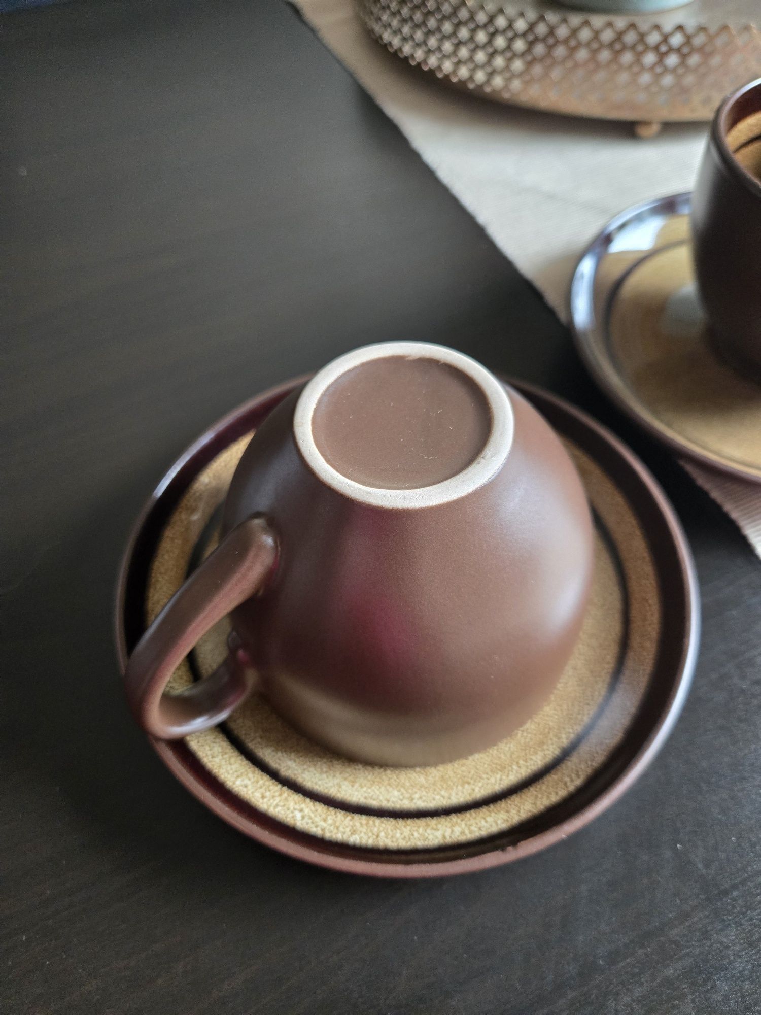 Dwie filizanki ze spodeczkami w stylu retro - idealne