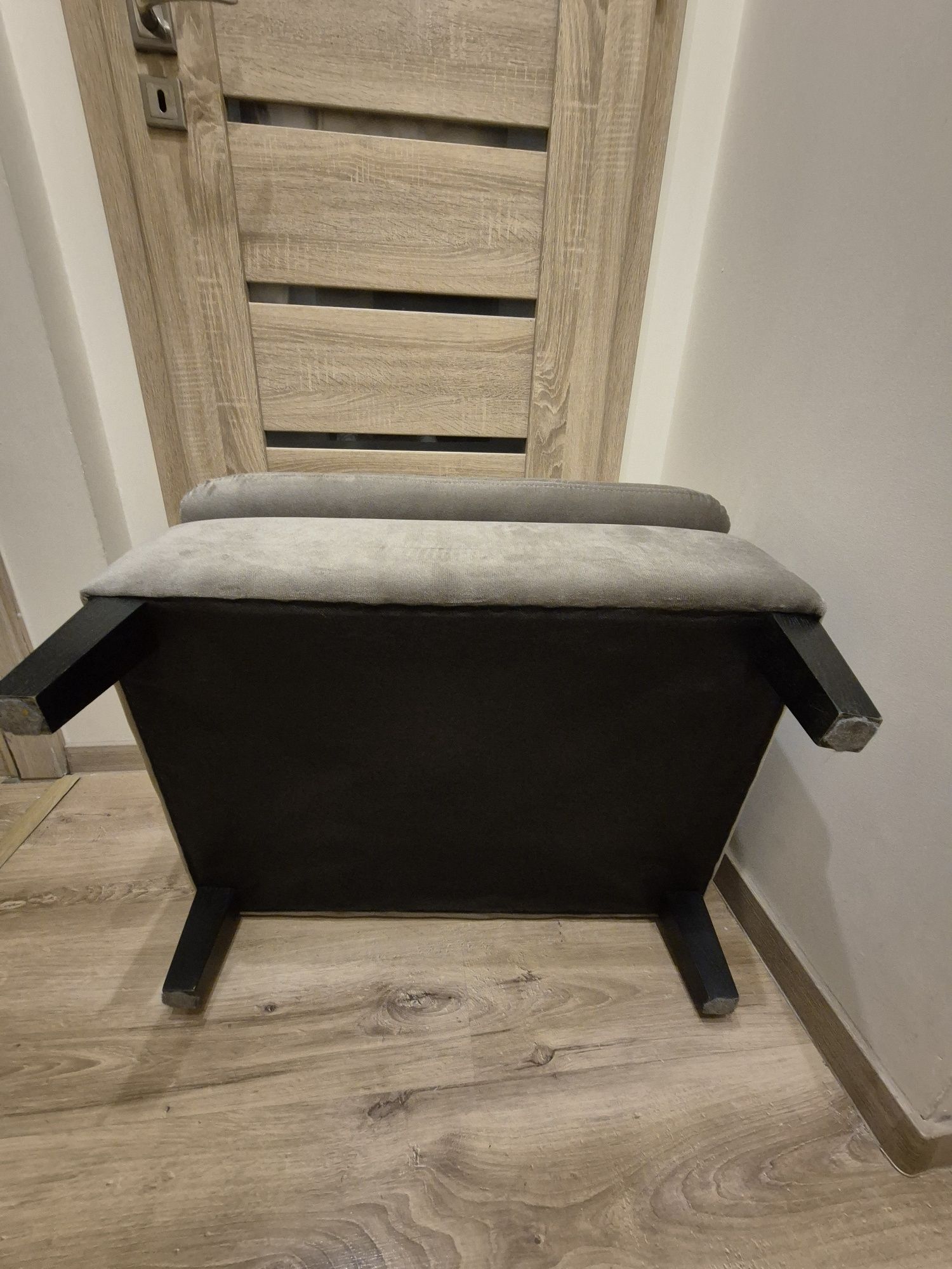 elegancka pufa Vasto marki LINNEO