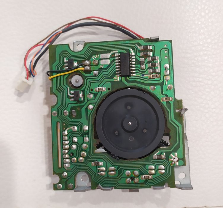 Лентопротяжный механизм для микрокассет с электронным управлением