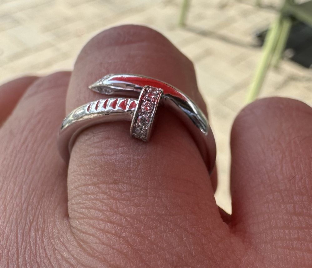 Золотое кольцо в стиле Cartier гвозьдь с бриллиантами белое золото