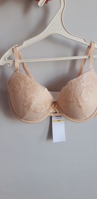 Новий бюстгалтер нюдового/бежевого кольору. 75D (34D)