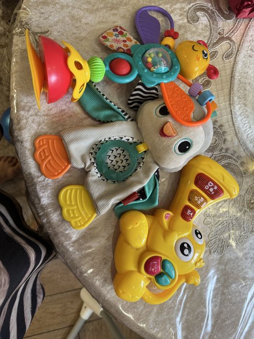 Лот іграшок для маленьких