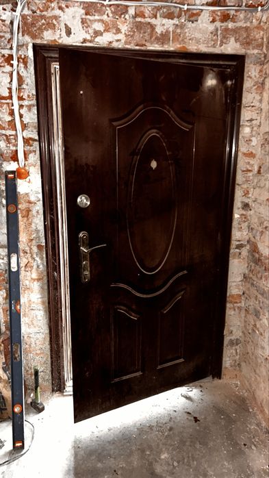 Drzwi wejsciowe zewnetrzne do domu mieszkania szopki