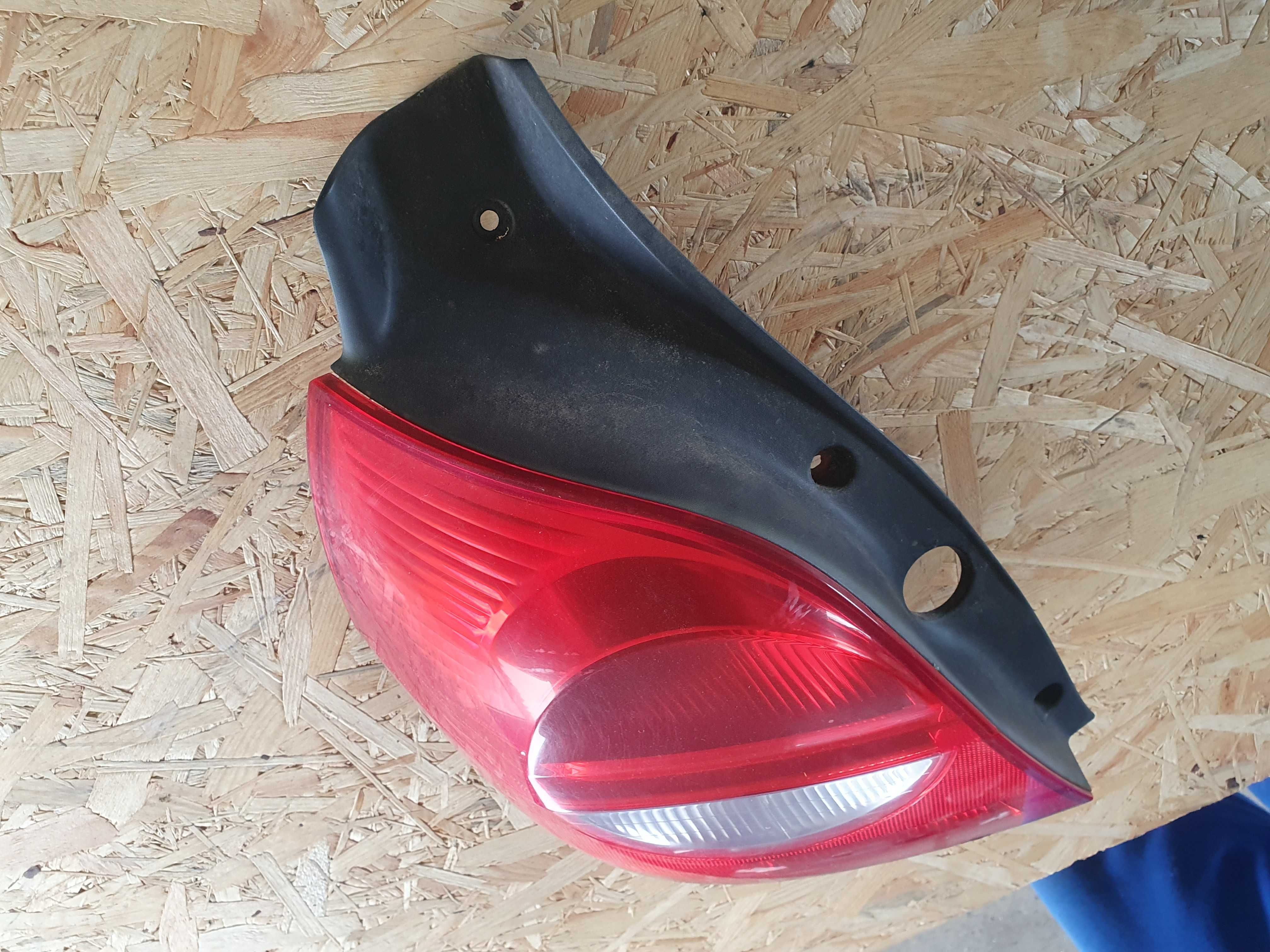 Lampa tył tylna lewa Renault Clio 3 III 3 drzwi 06 rok europejska