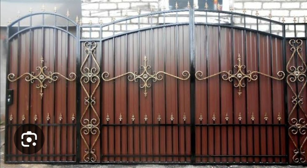 Ворота захід розпашні.