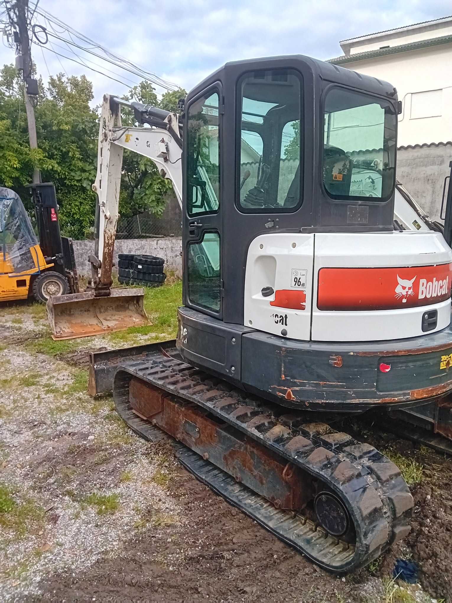 Mini Giratória / Mini Escavadora Bobcat E50 do Ano 2019