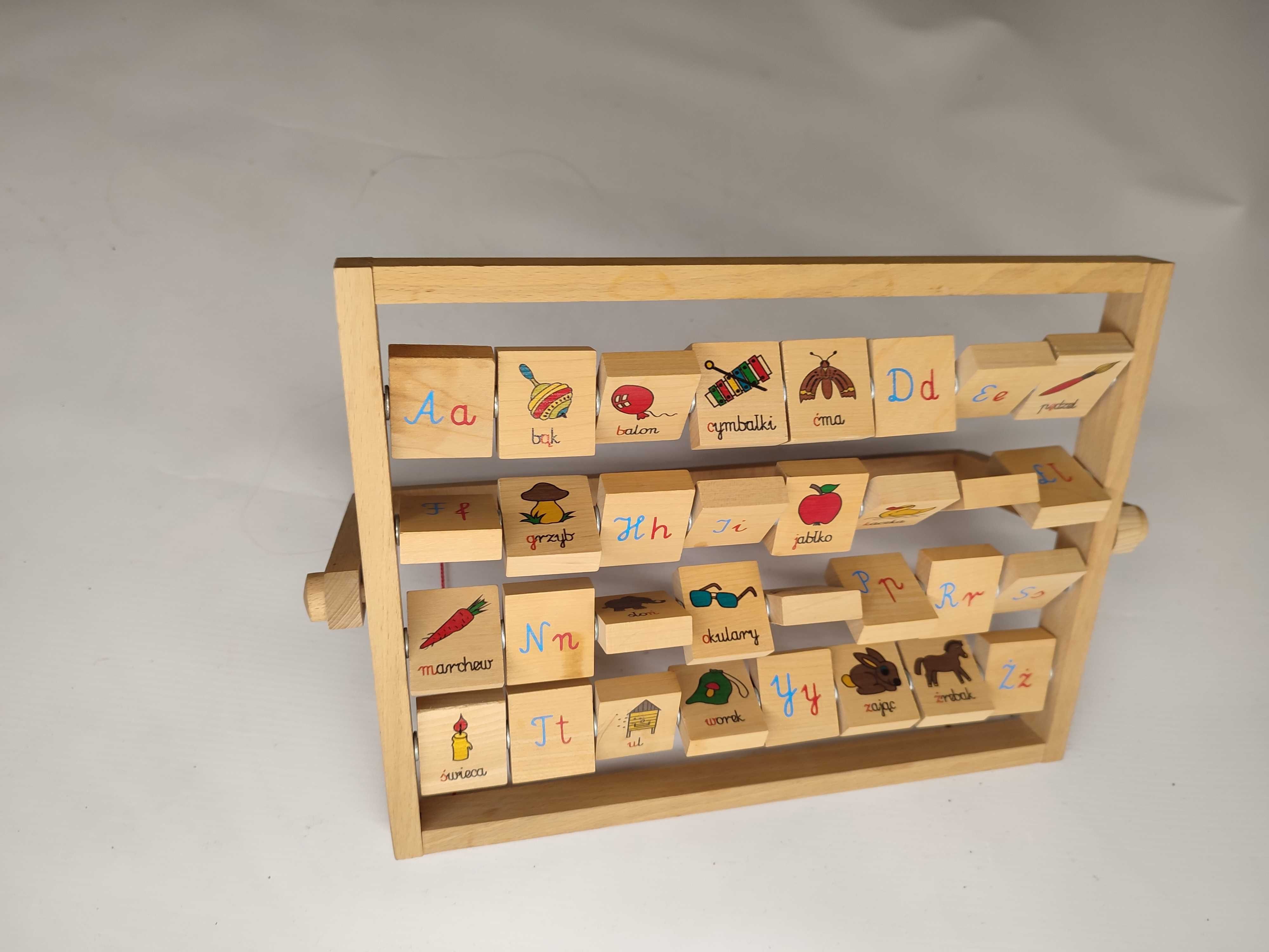 Drewniana zabawka edukacyjna, literki