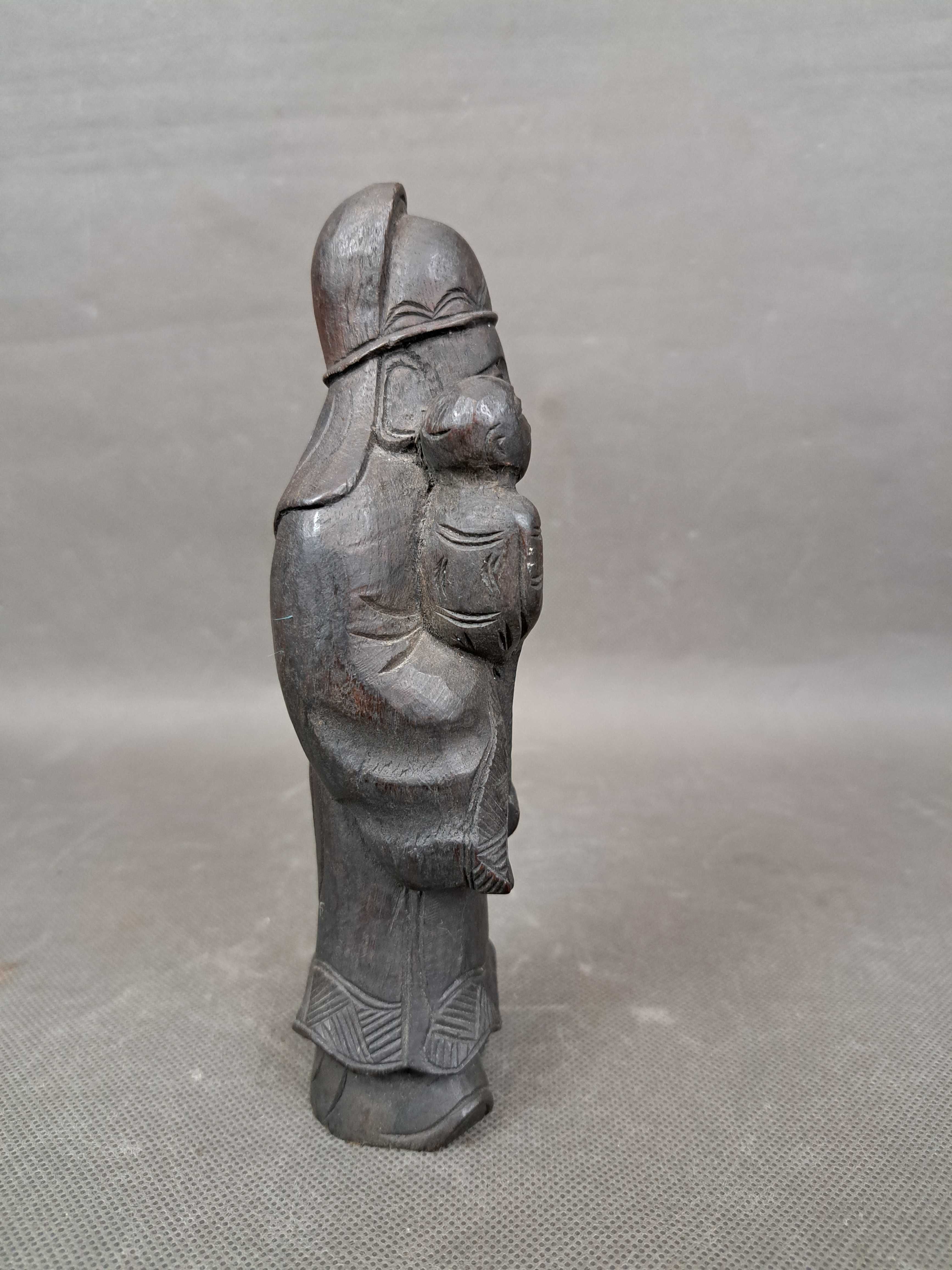Chiński mnich, mędrzec, rzeźba drewniana, wys. 19 cm