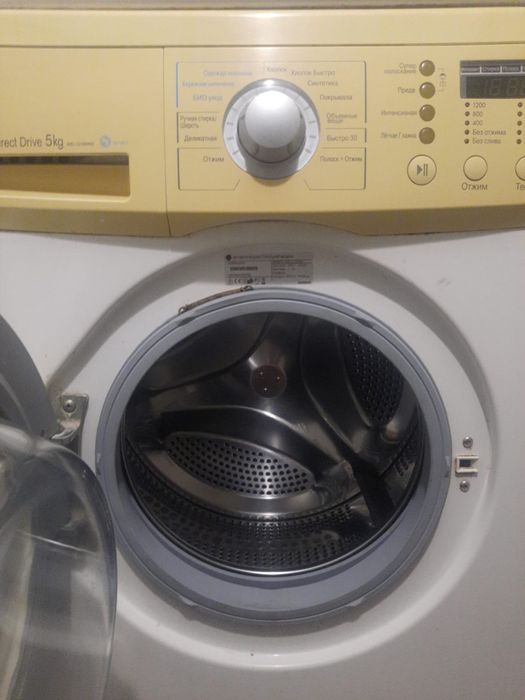 Пральна машинка lg в гарному стані