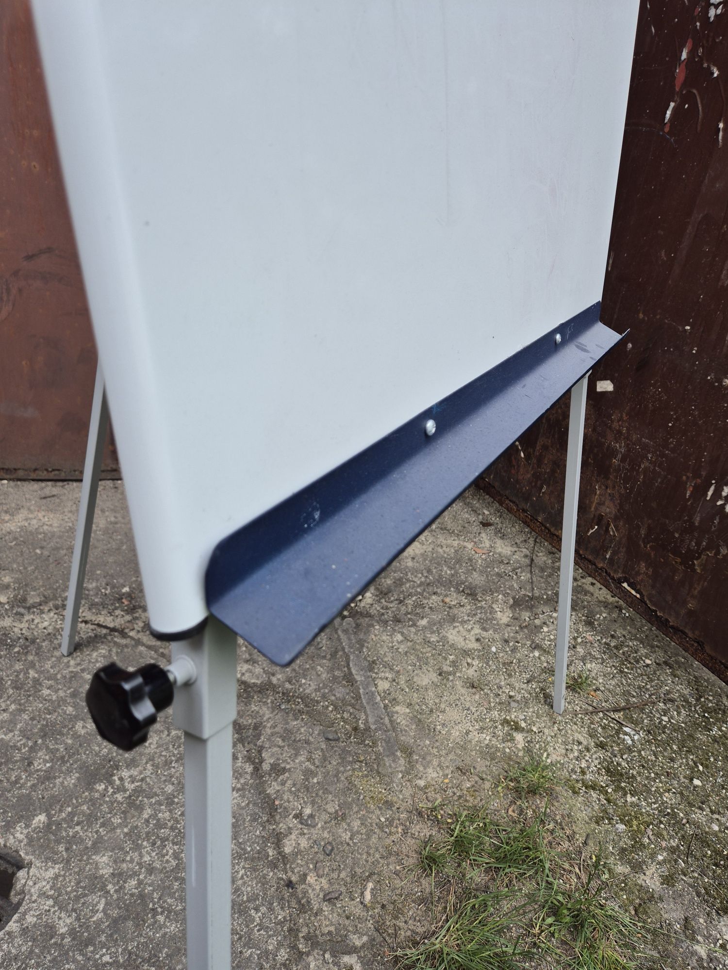 Flipchart tablica szkoleniowa magnetyczna mobilna przenośna