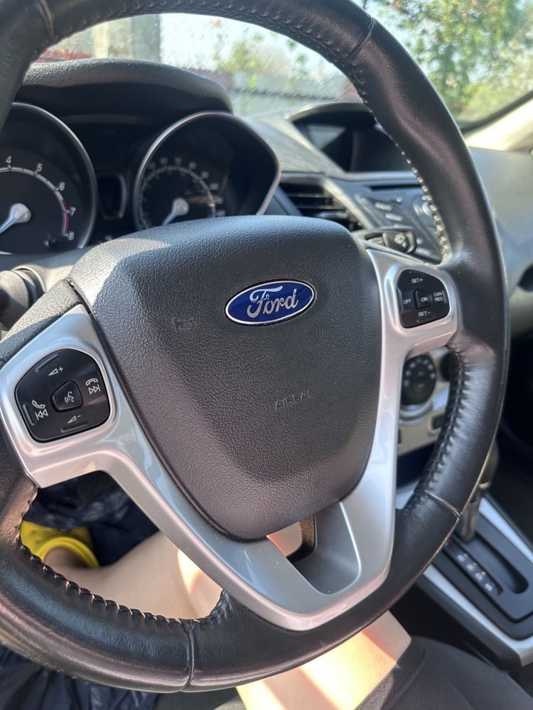 Продам Ford Fiesta SE 2016 року, 1.6 сірий