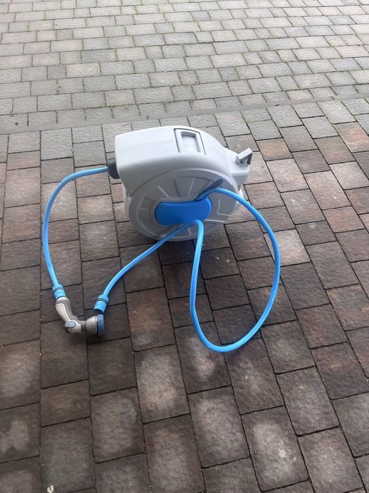 Automatycznie zwijany wąż ogorodowy