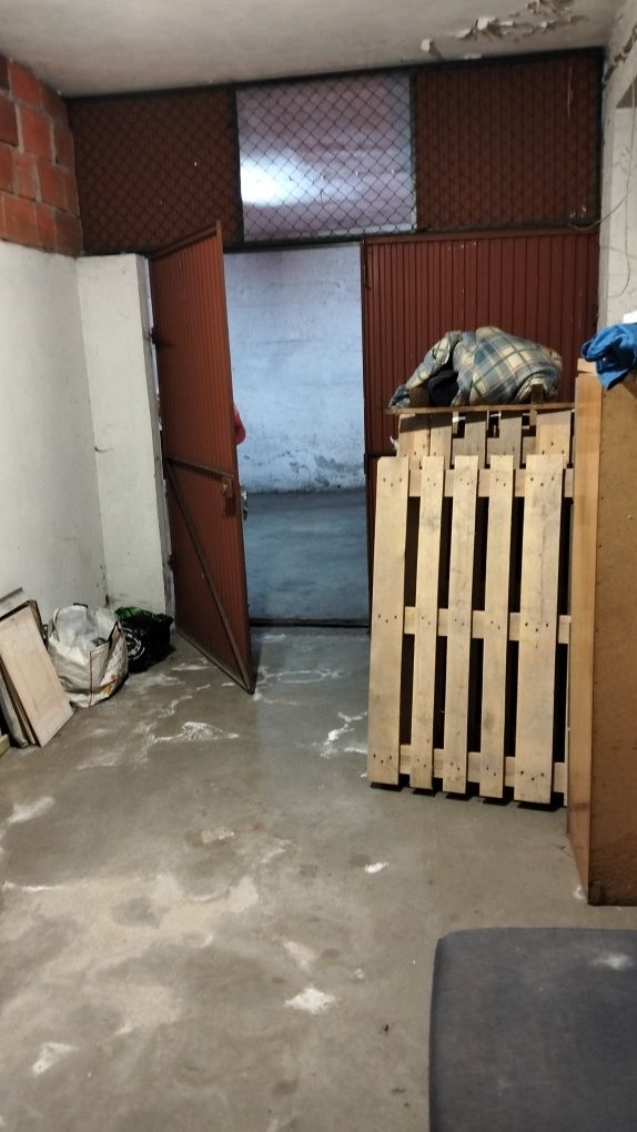 Garagem e estacionamento