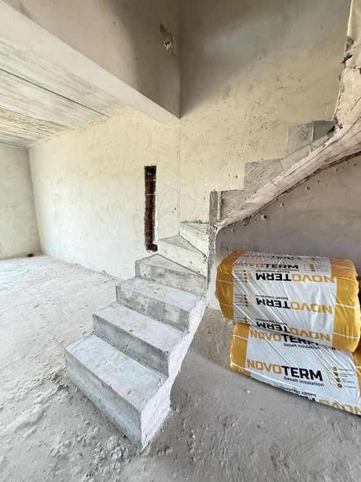ТАУНХАУС за ціною  3 Кімнатної