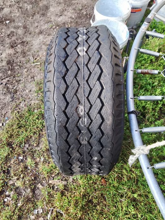 Sprzedam oponę firmy Goodyear o rozmiarze 12-16.5 lt