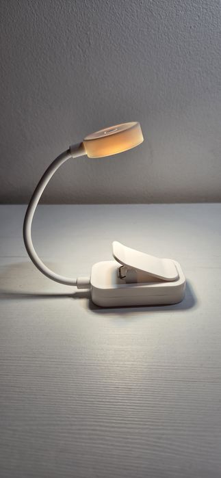 Mini Lampka do Czytania LED z Klipsem na Baterie 3 kolory