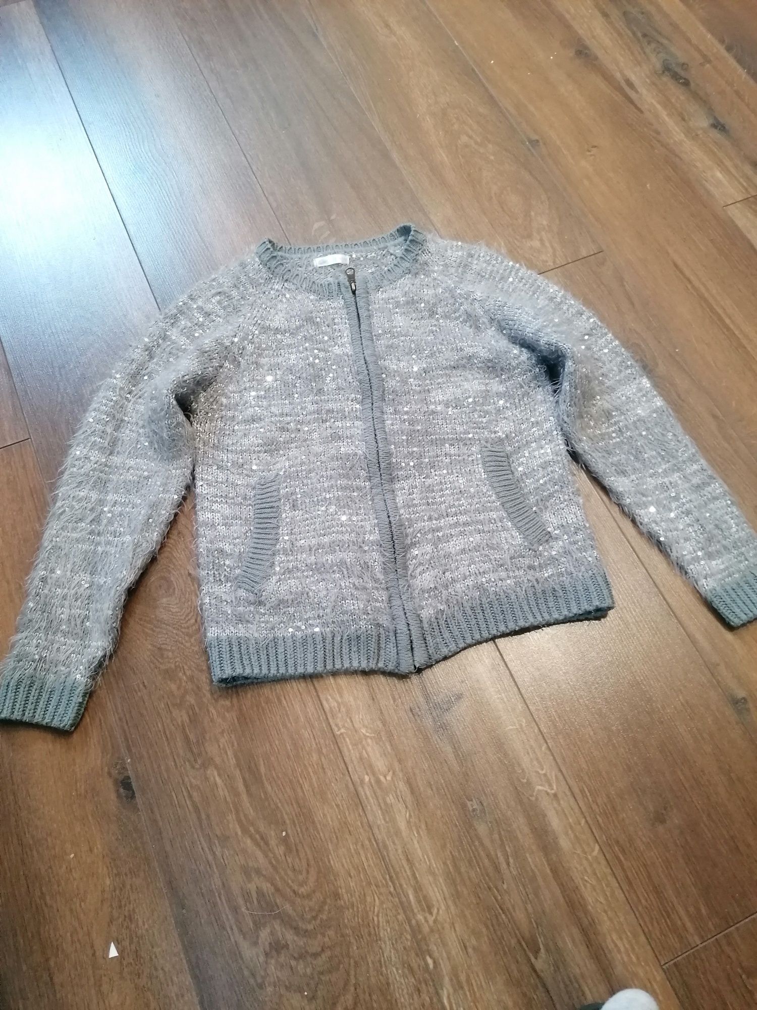 Sweterek cekiny rozm 134-140