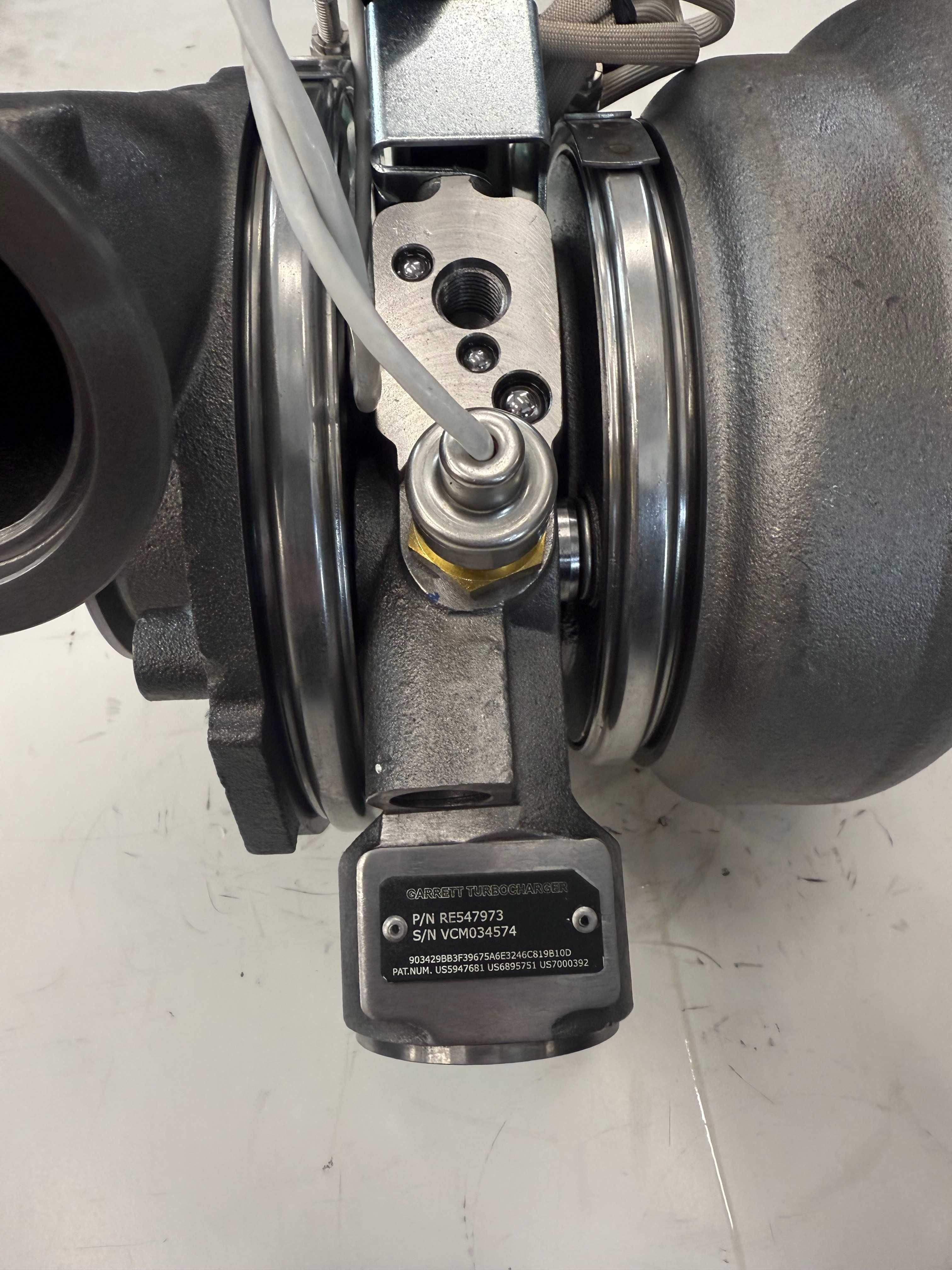 Fabrycznie Nowa Turbosprężarka z BI-TURBO JOHN DEERE - R: 82,83,93