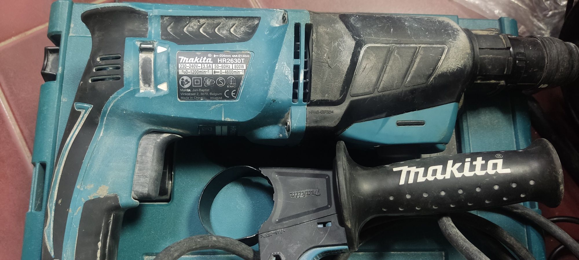 Перфоратор 800W Makita HR2630T