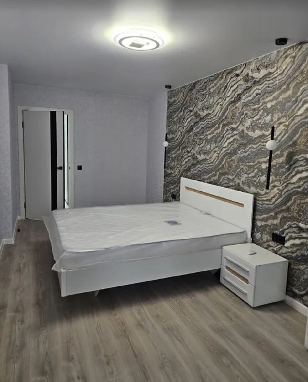 Продаж 2к квартири 80 кв. м на вул. Київська