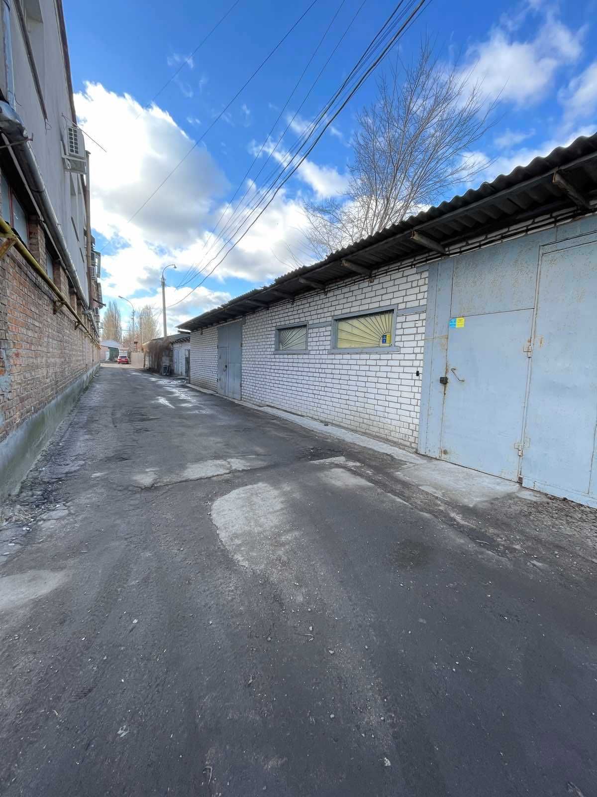 Продаж виробничо-офісного приміщення по вул. Сурікова 4
