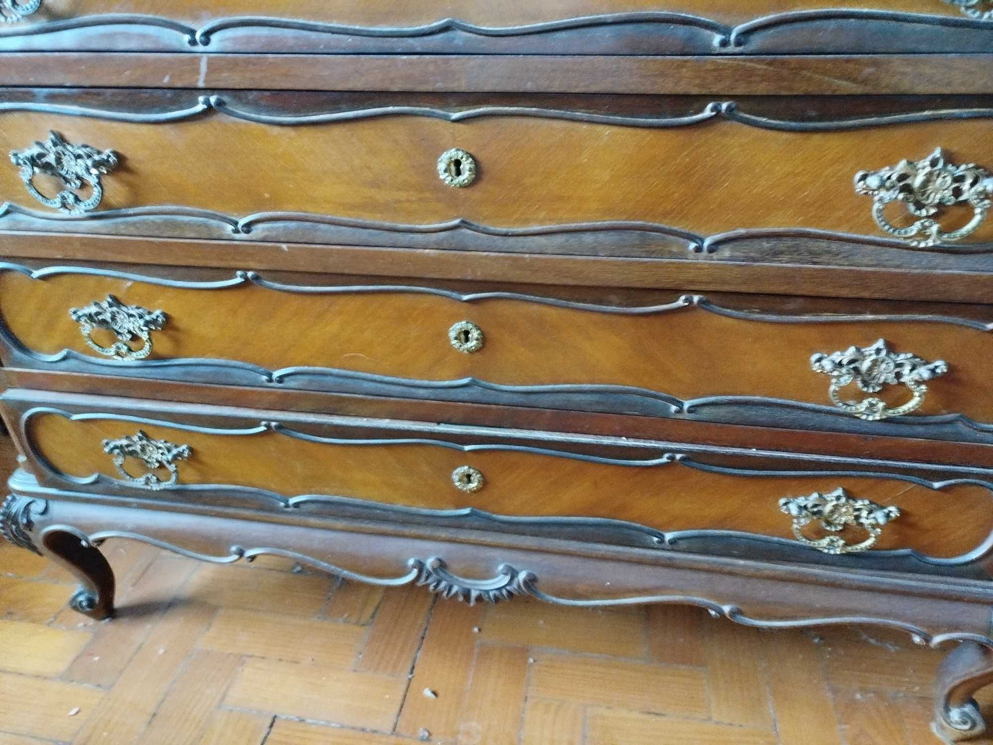 Cómoda em madeira maciça cor castanho