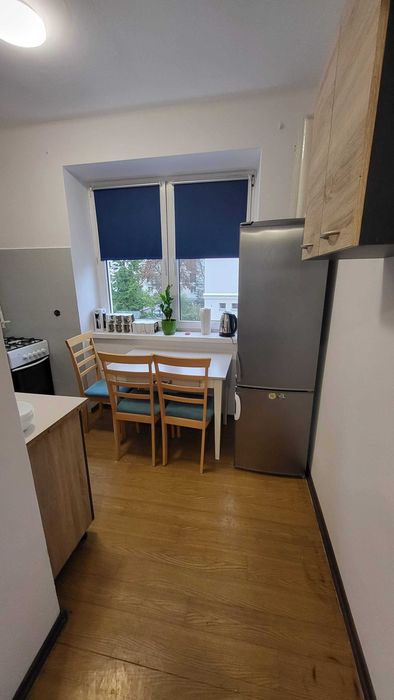 Nowa Huta ok. pl. Centralnego, pokój w mieszkaniu trzypokojowym